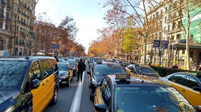 Taxistas bloqueando a Gran Via en xaneiro 2019
