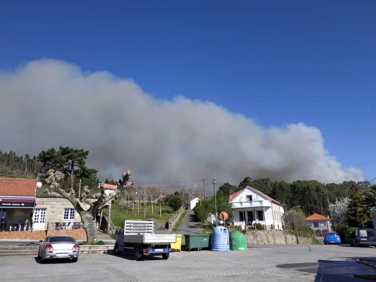 EuropaPress 2022387 Incendio en Rianxo do 26 de marzo de 2019