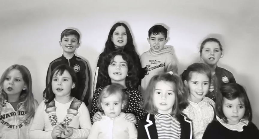 Nenos de Ferrolterra reclaman ter un pediatra non seu vídeo