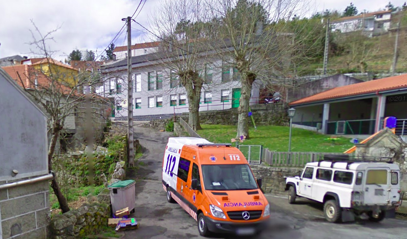 Ambulancia e Centro de Saúde en Aviu00f3n nunha imaxe de Google Street View