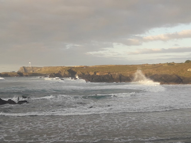 Ondas na praia de Meirás, Valdoviño (A Coruña) temporal, ondada  Ondas na praia de Meirás, Valdoviño (A Coruña) temporal, ondada