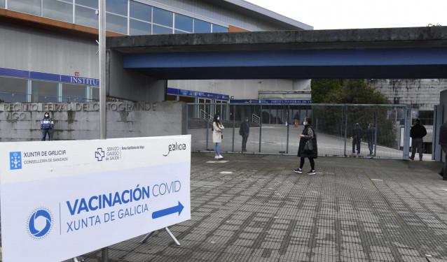 Indicación de `Vacinación Covid´ no exterior do Instituto Feiral de Vigo (Ifevi), en Pontevedra, Galicia (España), ao 13 de marzo de 2021. Un total de 4.400 persoas serán inmunizadas por un equipo de 60 profesionais sanitarios que administrarán vai