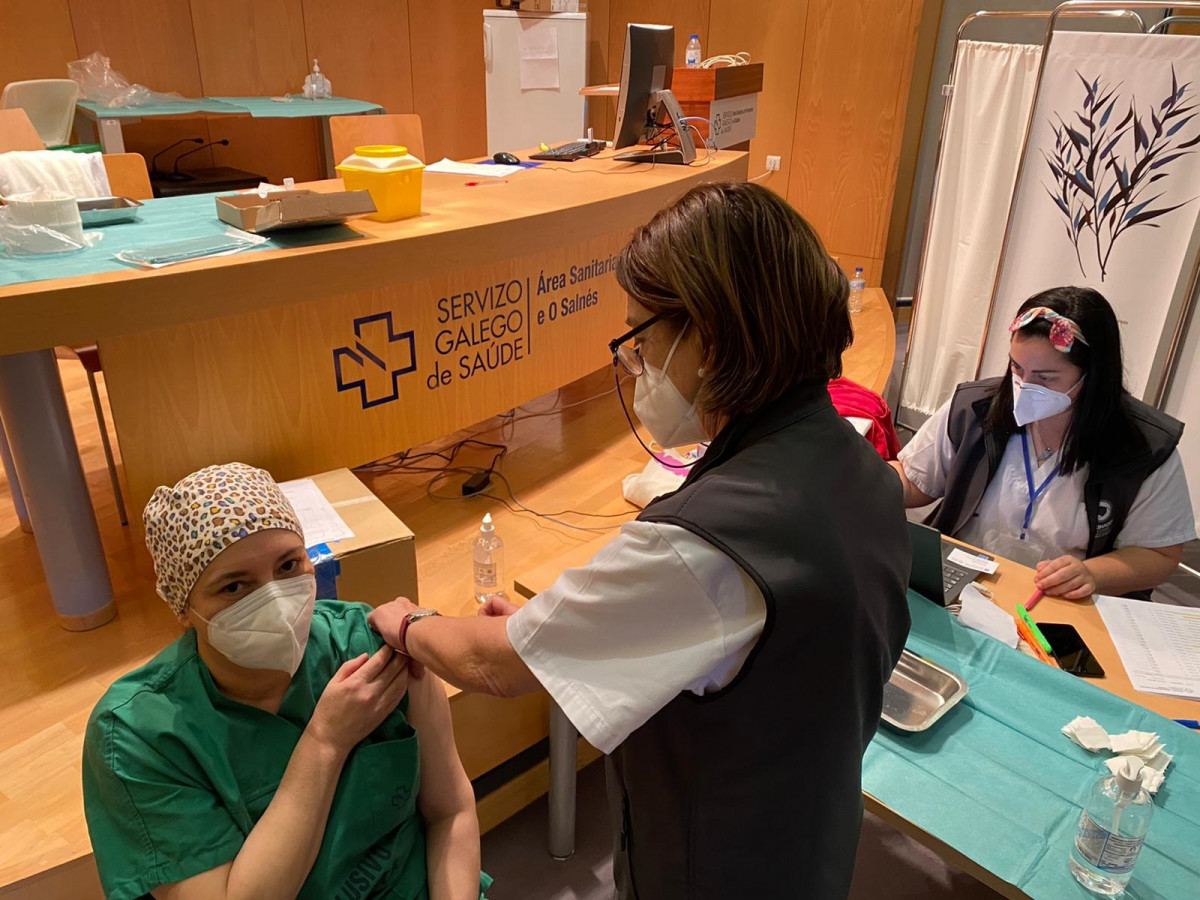 Arquivo - O Sergas inicia a administración da segunda dose da vacina a profesionais sanitarios
