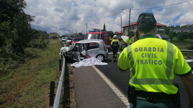 Morre unha persoa nunha colisión frontal na Merca (Ourense).