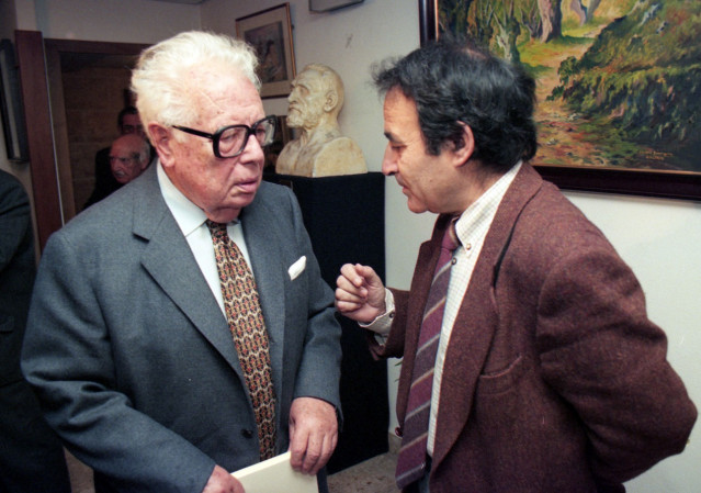 Francisco Fernández del Riego con Carlos Casares o día do pleno da súa elección como presidente (1997).