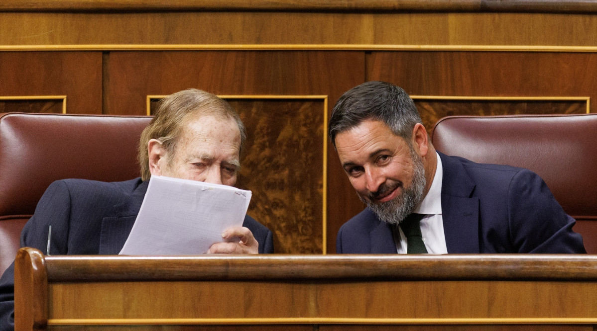 Tamames y Abascal al inicio de la mociu00f3n de censura en una foto de Santiago Parra para EP