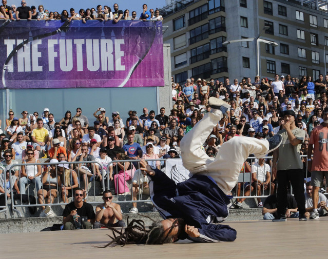 Archivo - Un bailarín durante la final de la XXII edición de O Marisquiño, a 14 de agosto de 2022, en Vigo.