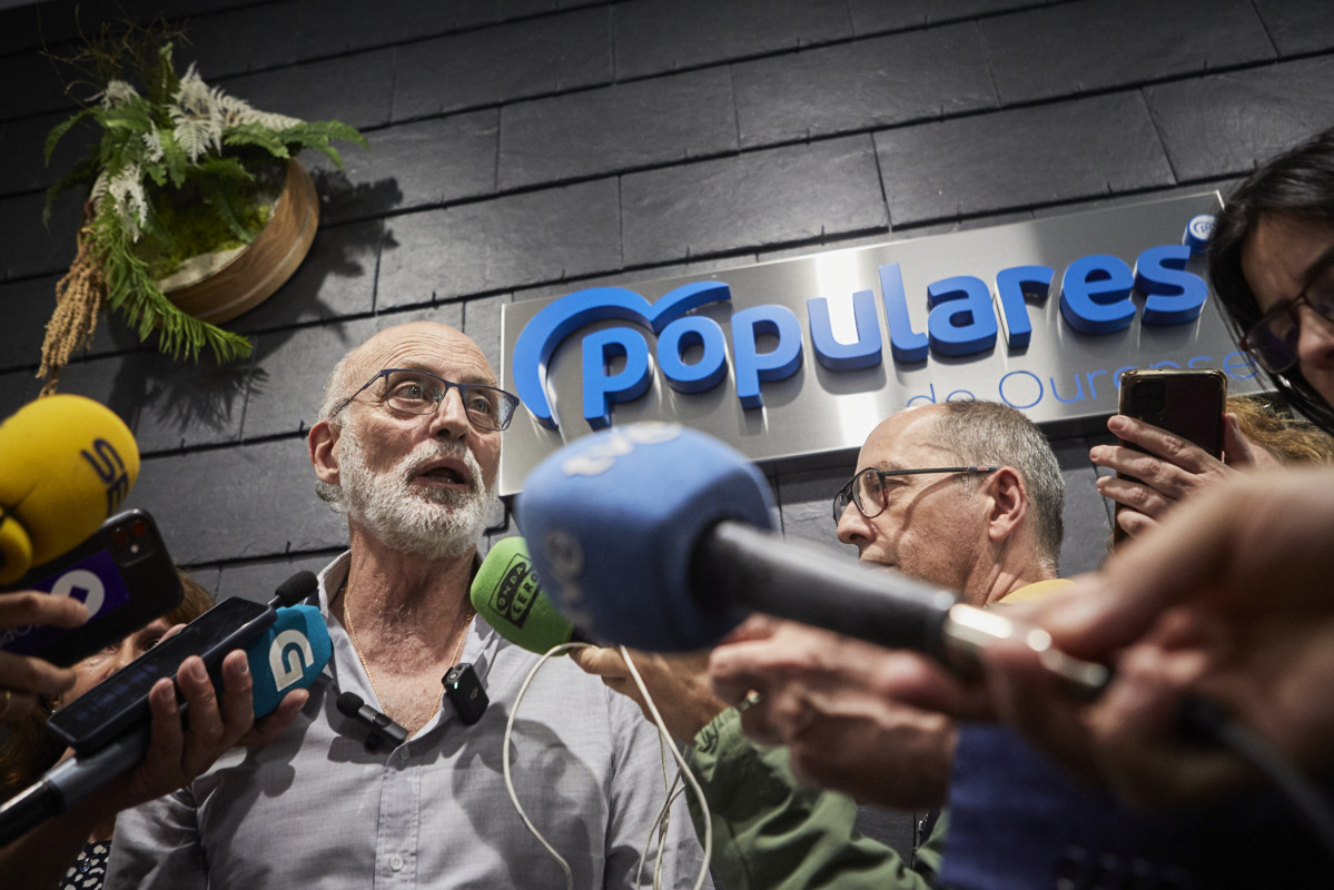 Archivo - El candidato del PP, Manuel Cabezas, atiende a medios en la sede del PP en Ourense, a 14 de junio de 2023, en Ourense