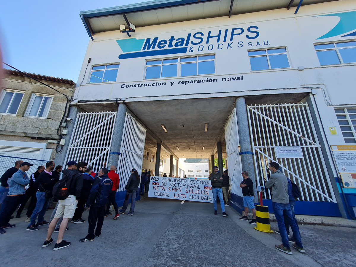 Archivo - Concentración de trabajadores a las puertas del astillero Metalships en Vigo.