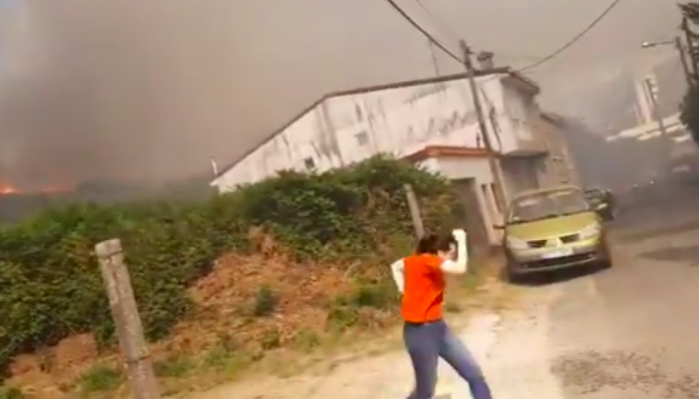 IncendiodeSantiagoenunaimagendeautordesconcidoporahoraydifundidaporIncendiosgalic1