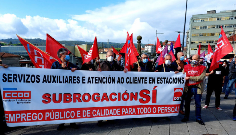 LostrabajadoresdeServiciosAuxiliaresyAtencinalClientedelasociedadpblicaRenfellevantiempomovilizndose