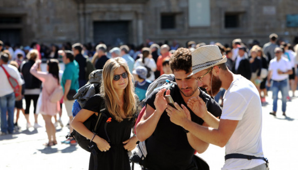 PeregrinosenlaplazadelObradoirotrashacerelCaminodeSantiago