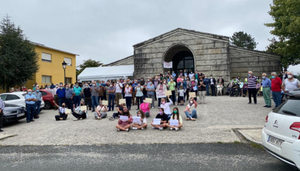 ProtestadevecinosdeMonferoporlafaltademdicosenunafotodeJulianDorie