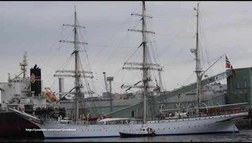 TS STATSRAAD LEHMKUHL leaving A Coruña [4K]
