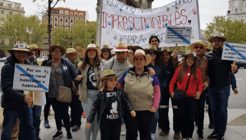 ActivistasgallegosdelaEspaaVaciadaenunamanifestacinenMadridenunafotocedida