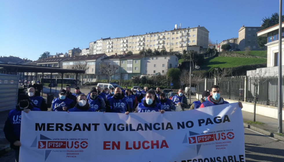 ManifestacindetrabajadoresdeseguridadMersantdelantedelaXunta