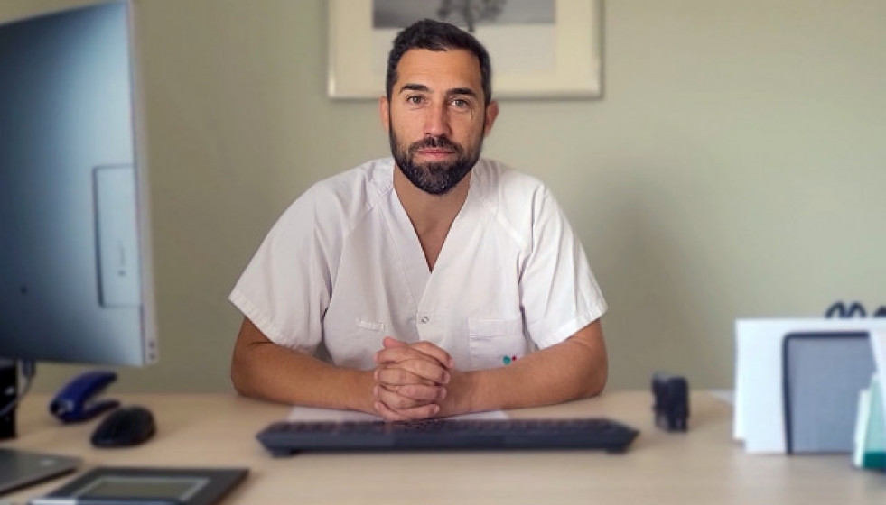 EljefedeServiciodeUrologadelHospitalQuirnsaludMarbellaPabloNavarroVlchez