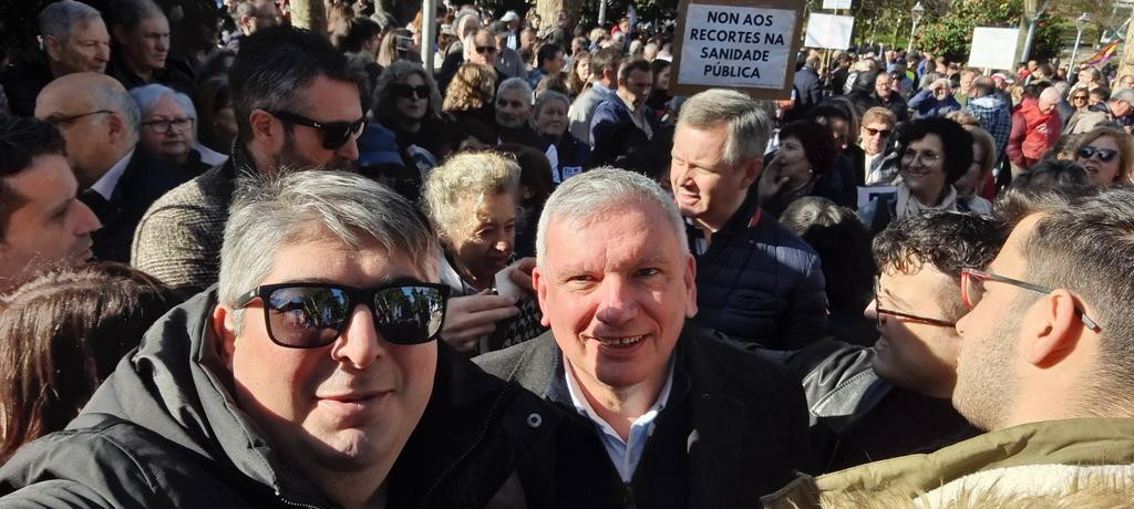 Foto manifestaciu00f3n pola sanidade pu00fablica  PSdeG PSOE