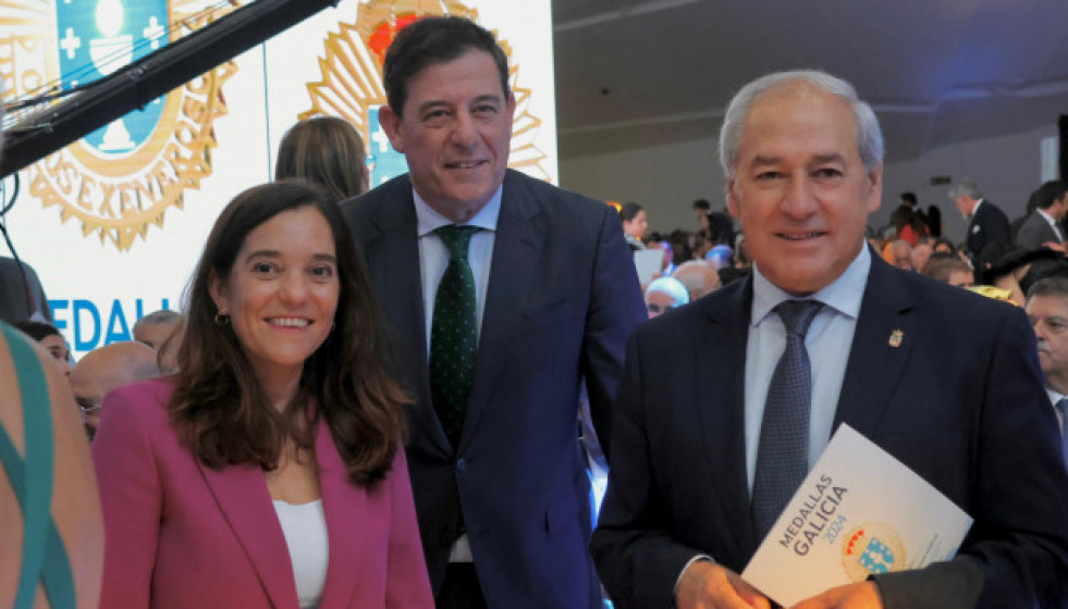 BesteirolaalcaldesadeACoruayeldelegadodelGobiernoenGaliciatodossocialistasestemircolesenelactodeentr