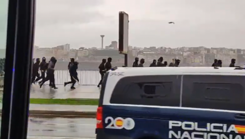 UltrasdelMlagaescapandodelaPolica 2