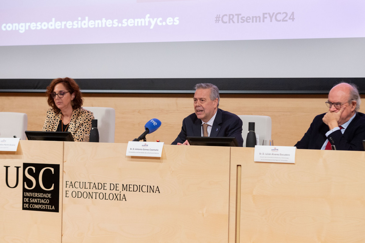 El conselleiro de Sanidade, Antonio Gómez Caamaño, en el acto inaugural del II Congreso de Residentes, Jóvenes Médicos de Familia, Tutores y Unidades Docentes de la Sociedad Española de Medicina 