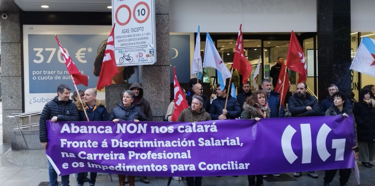 Manifestaciu00f3n de CIG frente a Abanca en una imagen del sindicato