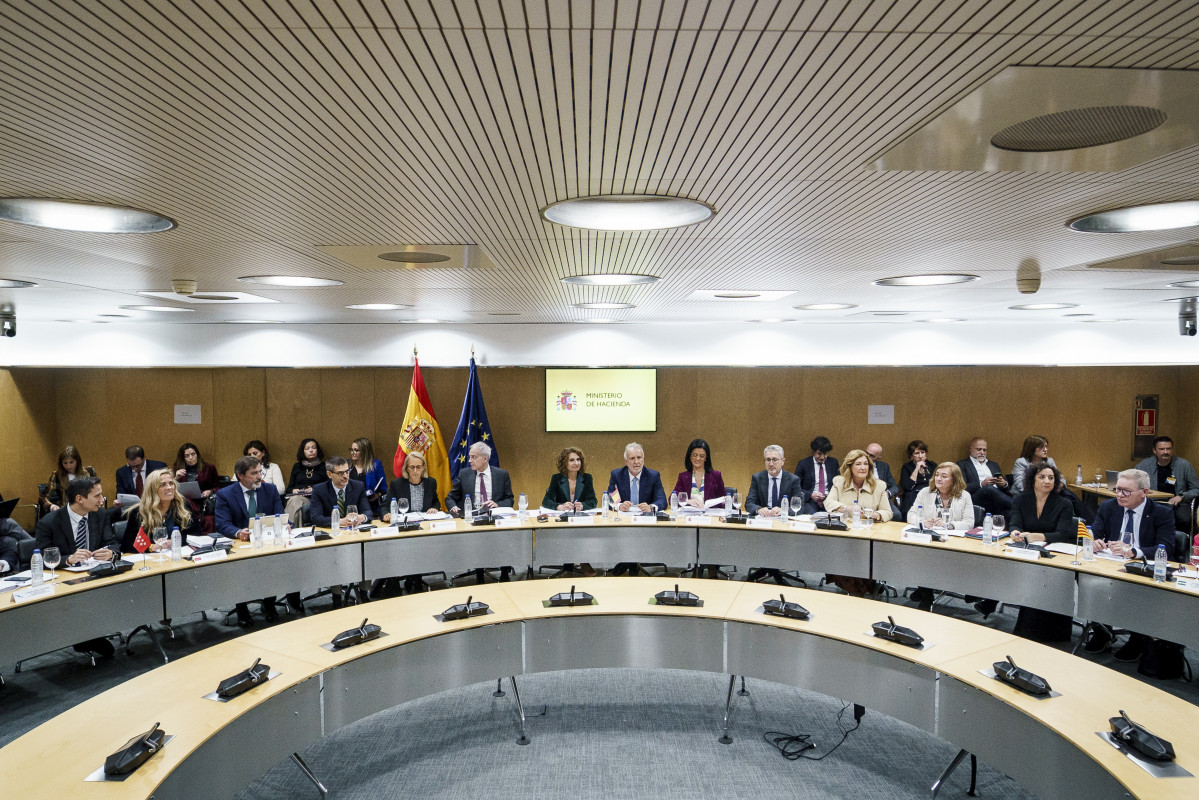 Reunión del Consejo de Política Fiscal y Financiera (CPFF), en la sede del Ministerio, a 26 de febrero de 2025, en Madrid (España). El Gobierno central y las comunidades autónomas se han reunido para tratar la propuesta del Ministerio de Hacienda para con