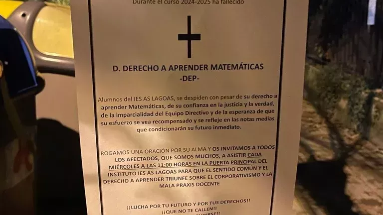 Esquelas por matemu00e1ticas en el IES As Lagoas en una imagen cedida a La Voz