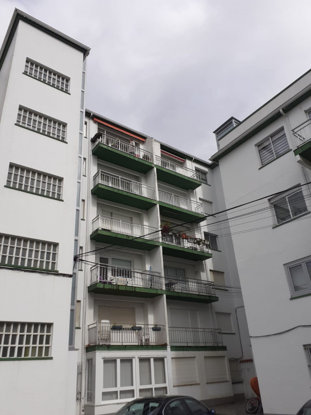 Los bomberos acceden a una vivienda en Cabanas (A Coruña) y localizan a una vecina mayor fallecida, tras el aviso de sus allegados, que llevaban días sin verla.