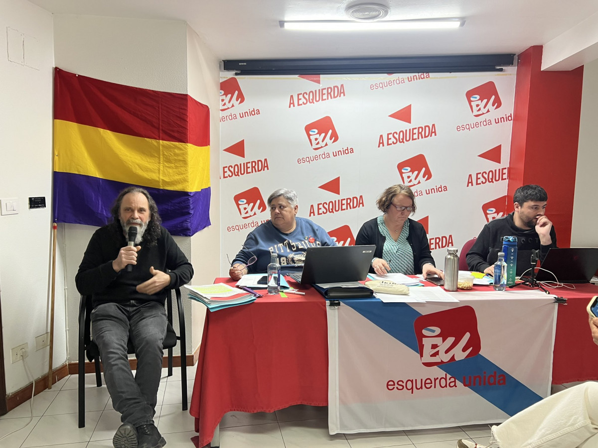 Lino Costas en la asamblea de Vigo en una foto de Esquerda Unida Twitter