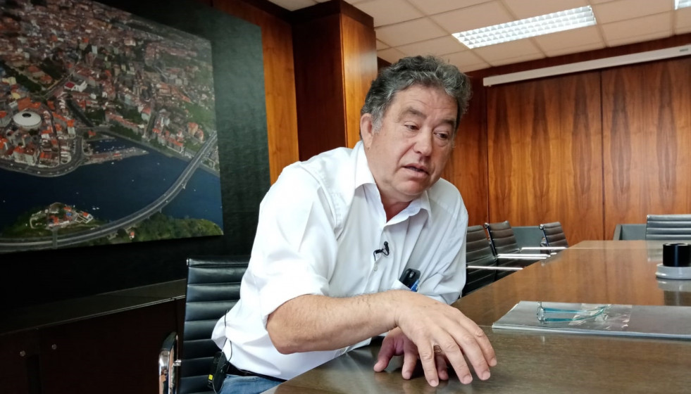 Archivo - El alcalde de Pontevedra, Miguel Anxo Fernández Lores, en una entrevista en Europa Press