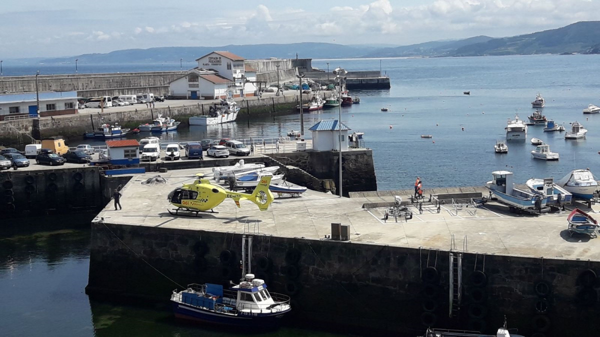 Archivo -    El helicóptero medicalizado de base en Santiago de Compostela se ha desplazado este jueves hasta la localidad coruñesa de Malpica de Bergantiños para trasladar a un infartado hasta el 