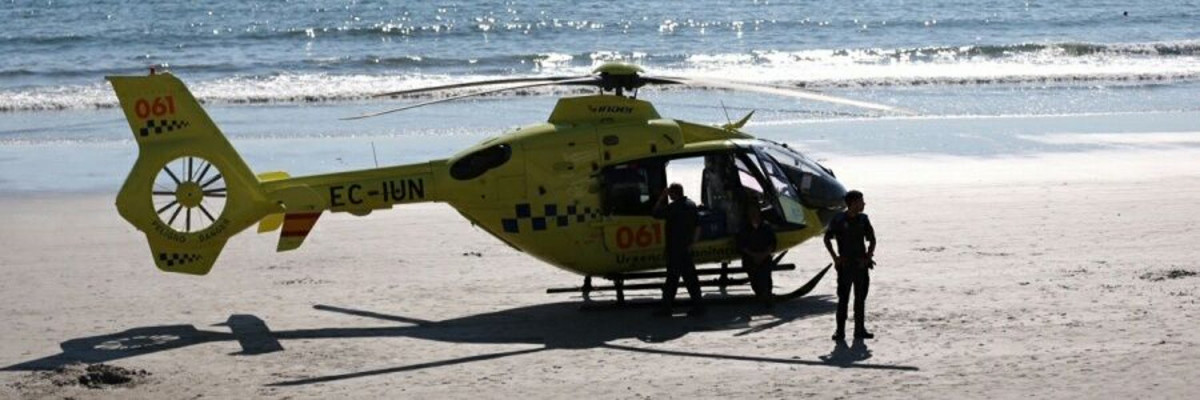El helicu00f3ptero de Santiago en un rescate en una playa en una imagen de Helico Santiago X