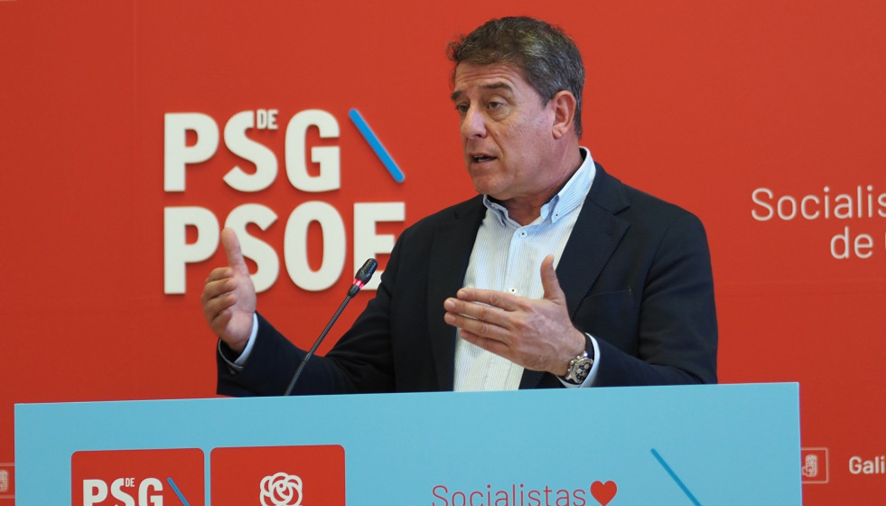 El secretario xeral del PSdeG, José Ramón Gómez Besteiro, en rueda de prensa