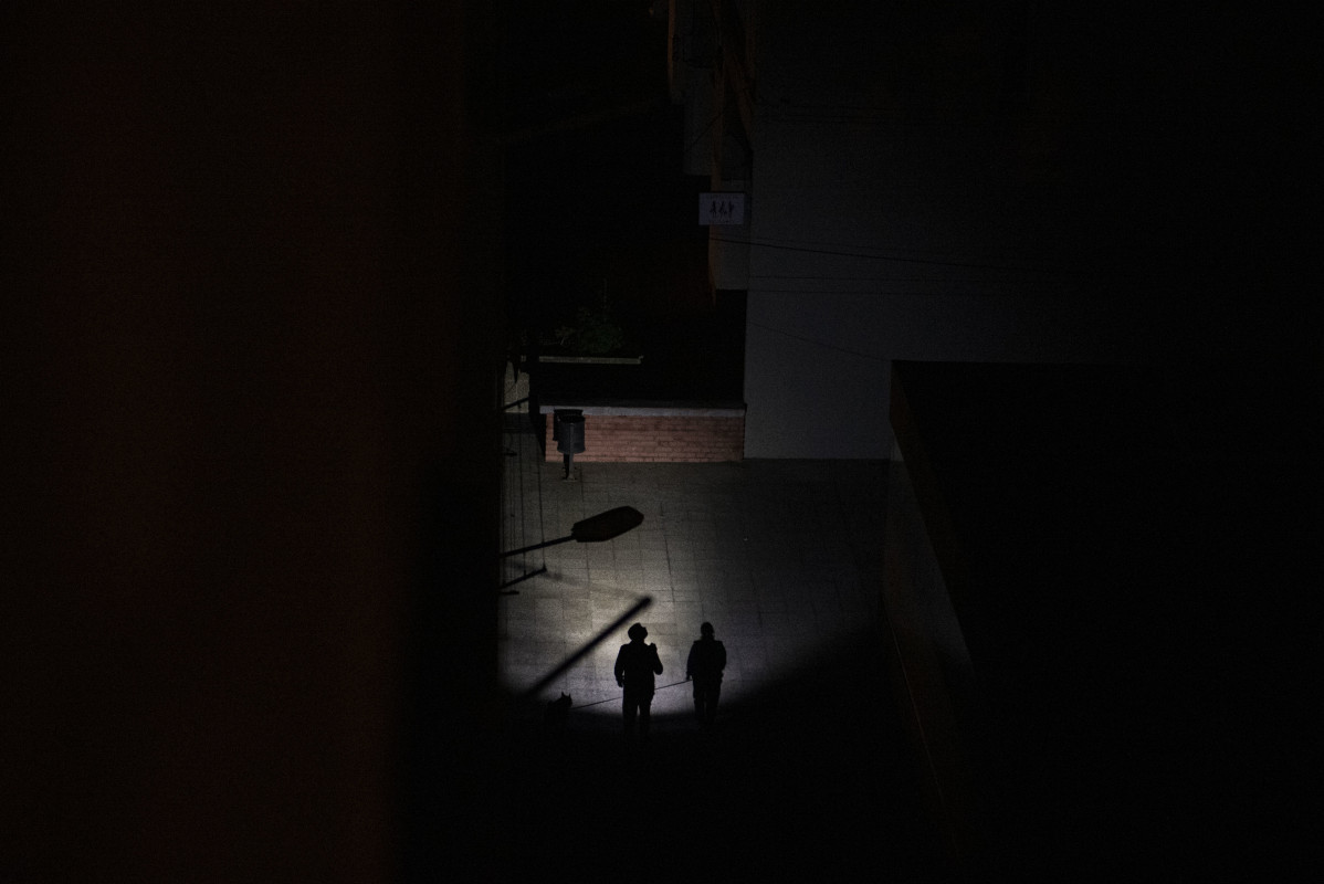 Las calles de la ciudad sin luz durante el apagón, a 28 de abril de 2025, en Vigo, Pontevedra, Galicia (España). Un apagón eléctrico ha asolado España, Portugal y parte de Francia a las 12.30h. d