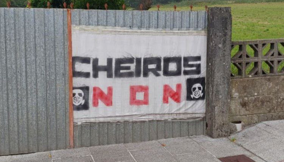 Archivo - Pancarta contra la mina de Touro