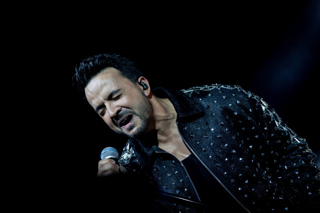Archivo - El cantante Luis Fonsi durante un concierto