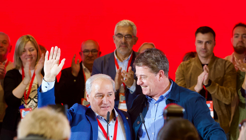 Besteiro y Tomé en el congreso.