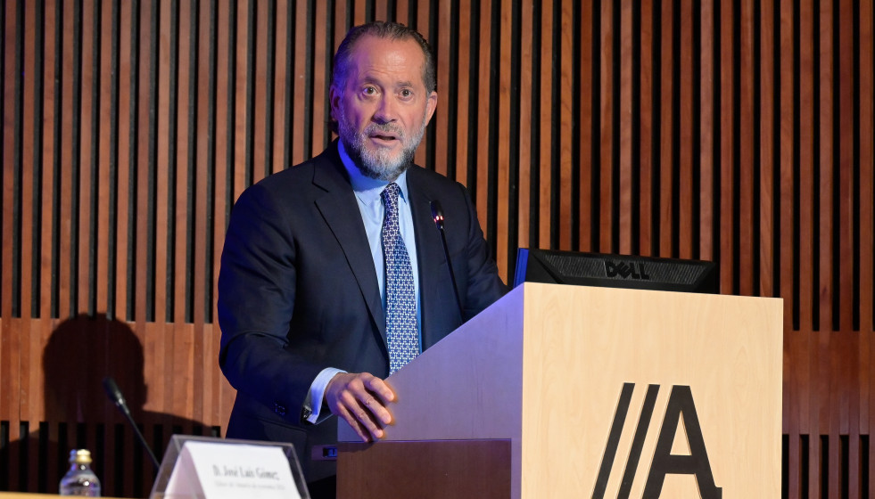 Archivo - El presidente de Abanca, Juan Carlos Escotet, interviene durante la inauguración del Foro Económico de Galicia, en el Auditorio Sede Afundación, a 16 de septiembre de 2024, en A Coruña,