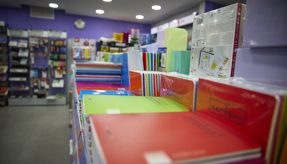 Archivo - Cuadernos y demás material escolar, en la papelería Folder Hermosilla, a 24 de agosto de 2024, en Madrid (España). Las familias gastarán 491,9€ por niño en 'la vuelta al cole' de este