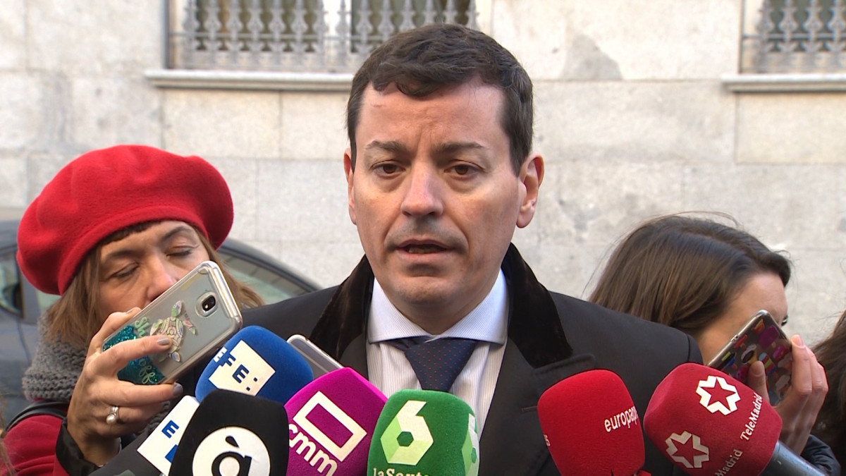 Archivo - José Luis Bayo, expresidente de Nuevas Generaciones del PP de Valencia, solicita la libertad del expresidente valenciano Eduardo Zaplana, en una rueda de prensa a las puertas del Consejo General del Poder Judicial (CGPJ),