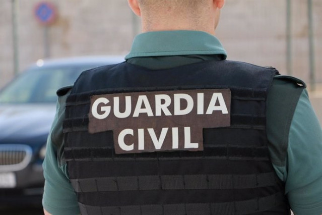 Archivo - Imagen de recurso de un agente de espaldas.