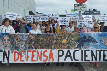 Pancarta reivindicativa en el hospital de Burela