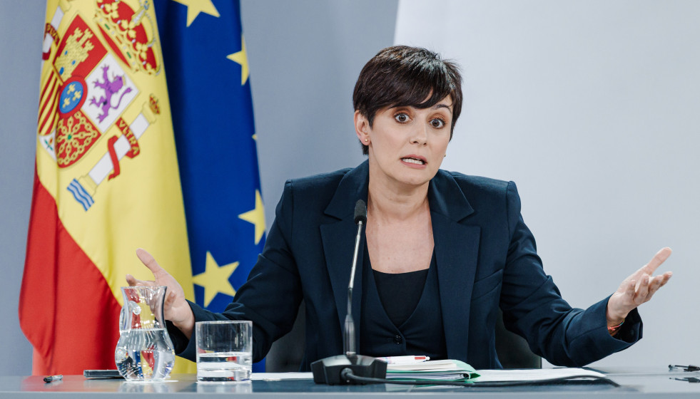 La ministra de Vivienda y Agenda Urbana, Isabel Rodríguez, durante una rueda de prensa posterior a la reunión del Consejo de Ministros, en el Palacio de la Moncloa, a 6 de mayo de 2025, en Madrid (E