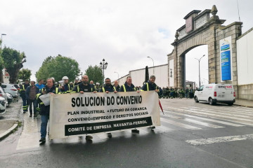 Los trabajadores de Navantia se manifiestan por las calles de Ferrol para criticar la actitud del Ministerio de Hacienda