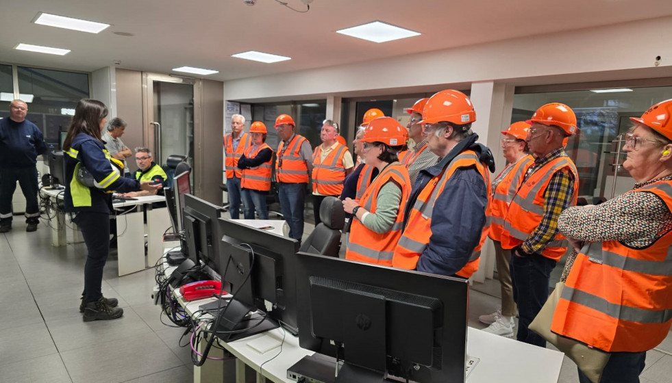 Visita de una delegación a Altri