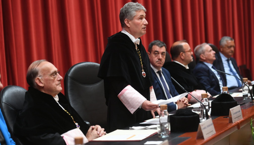 El rector de la Universidade da Coruña (UDC), Ricardo Cao, en la apertura del curso académico en el paraninfo coruñés.