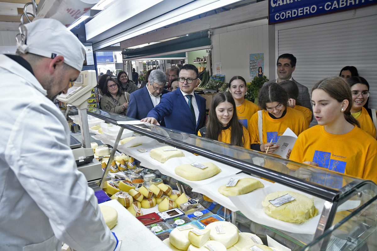 El conselleiro de Emprego, Comercio e Emigración, José González, ha participado este miércoles en la entrega de premios de la campaña 'Localízate'