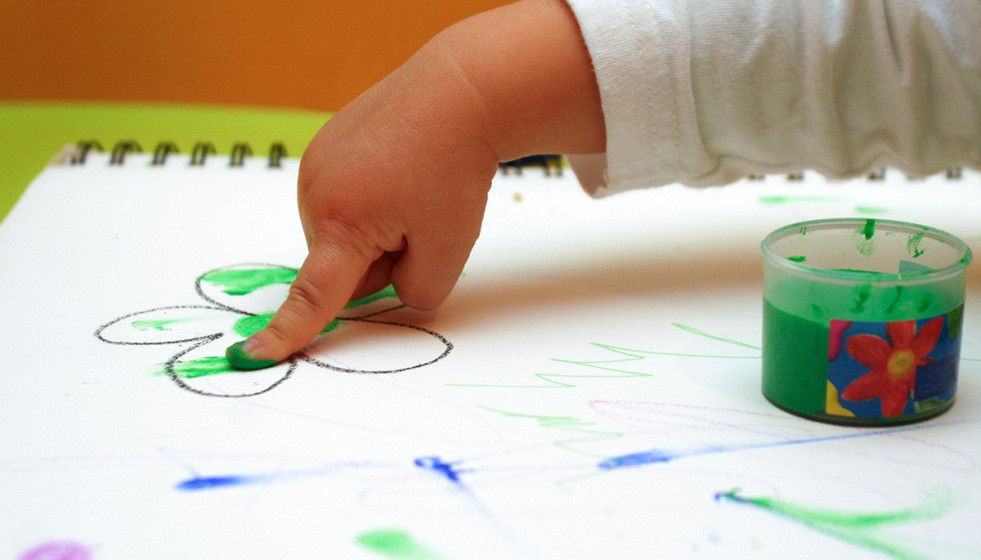 Archivo - Niño, bebé, pintar, guardería, pintura, escolar, infancia, educación, infantil
