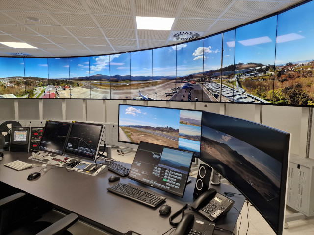 Archivo - Imagen de la torre digital del Aeropuerto de Vigo.